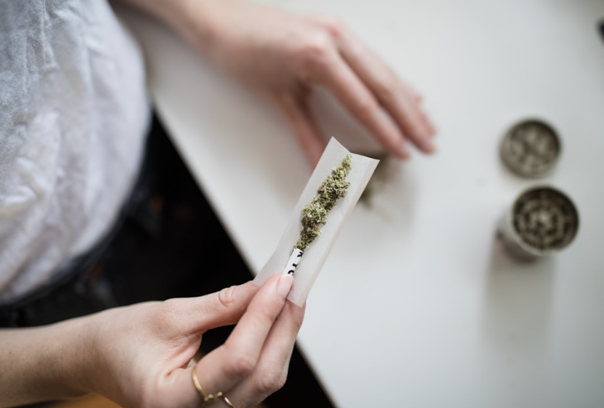 Mieszanie kwiatów Konopi CBD i jego korzyści